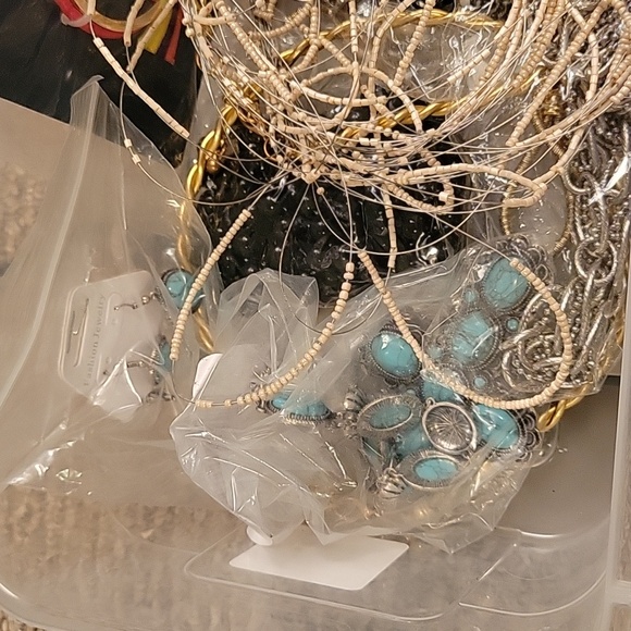Lot of Jewelry for Crafting - Picture 2 of 5